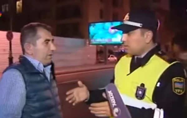 Sərxoş sürücü ilə polis mübahisə etdi: " Mən deyirəm içmişəm" (VİDEO)