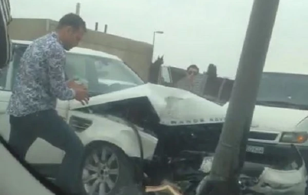 Bakıda "Range Rover" sarı zolağa girib qəzaya düşdü (VİDEO)