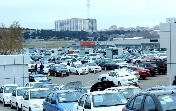 Maşın bazarında son vəziyyət: "Prado” 4 min, "Mercedes C Class” 7000 ucuzlaşdı