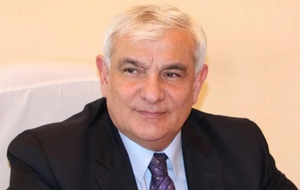 Kamal Abdulla qalmaqallı universitetin tələbələri ilə görüşdü