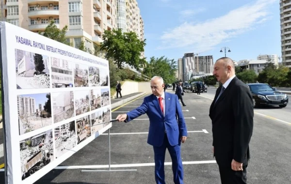 Prezident Yasamal rayonunda yeni salınan parkda (FOTO)