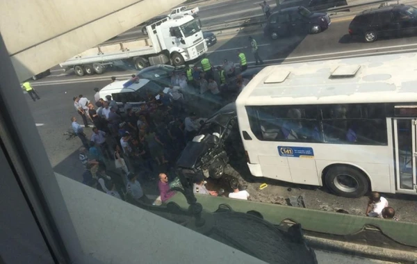 Aeroport yolunda DƏHŞƏTLİ QƏZA: ölənlər var (FOTO)