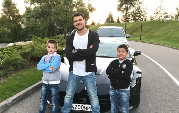 Emin Ağalarov övladları ilə göl kənarında (FOTO)