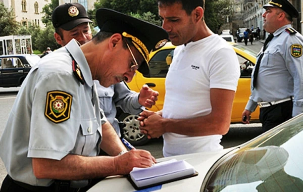 Bakıda havanı korlayan 160 sürücü cərimələndi