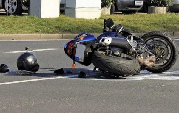 Masallıda “SHACMAN” motosikletlə toqquşub, ölən var