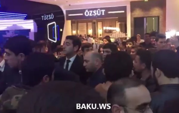 "Gənclik Mall" da "Maşın" şounun iştirakçılarına görə izdiham (VİDEO)