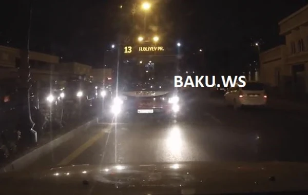 "Bakubus" sürücüsü sərnişinlərin həyatını təhlükəyə atıb əks yola çıxdı (VİDEO)