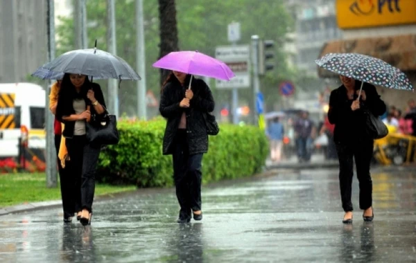 Sabahın hava proqnozu: Çiskinli, yağışlı hava olacaq