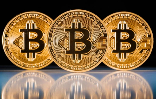 "Bitcoin"dən rekord: 18 min dollar həddini ötdü