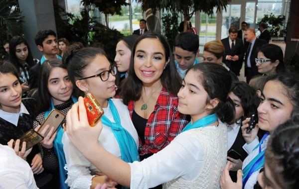 Leyla Əliyeva xüsusi qayğıya ehtiyacı olan uşaqlar üçün keçirilən şənlikdə - FOTO