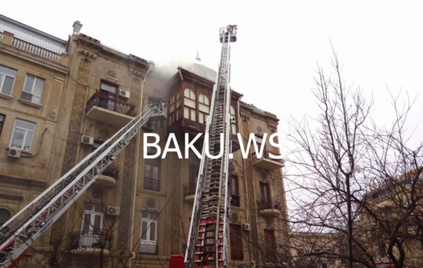 Bakının mərkəzində yanan yaşayış binasından son görüntülər (VİDEO, FOTO)