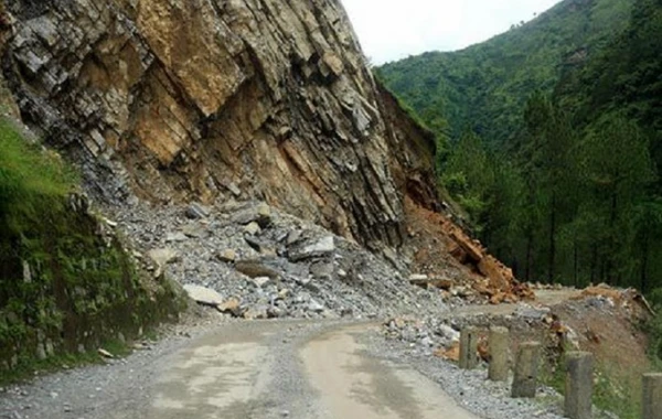 Göyçayda yol tikintisi zamanı torpaq uçqunu baş verib, fəhlə ölüb