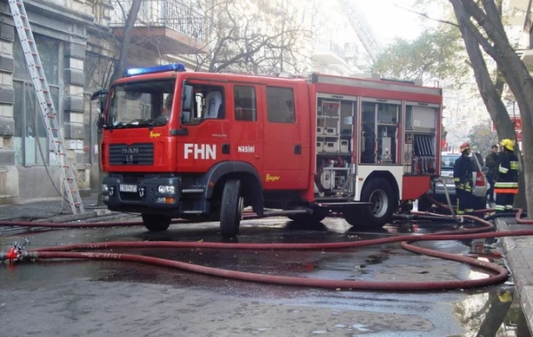 Bakıda çoxmərtəbəli yaşayış binasında yanğın olub