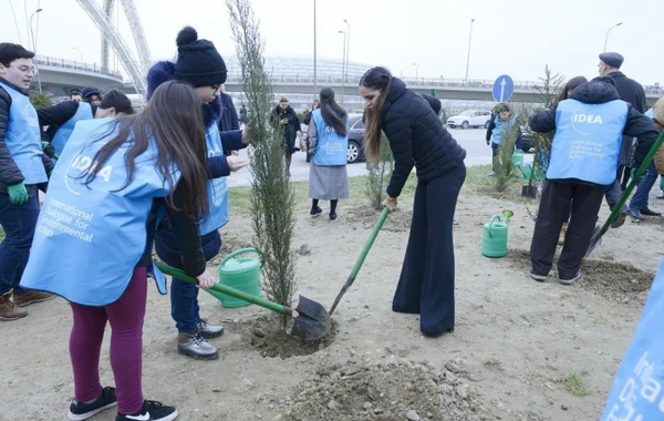 Leyla Əliyeva Xocalı ilə bağlı aksiya keçirdi (FOTO)