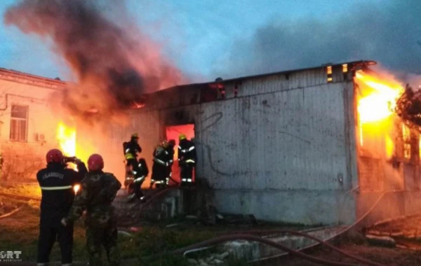 SON DƏQİQƏ: Bakıda Narkoloji Mərkəzdə güclü yanğın başlayıb: Ölən var (FOTO)