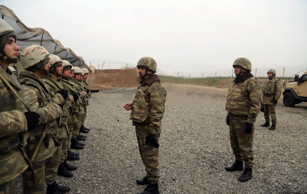 Zakir Həsənov ön xətdə: Ordunun döyüşə hazırlıq vəziyyətini yoxlayıb (FOTO)