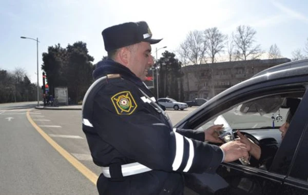 Yol polisləri bu dəfə qadın sürücüləri başqa məqsədlə saxladı (FOTO)