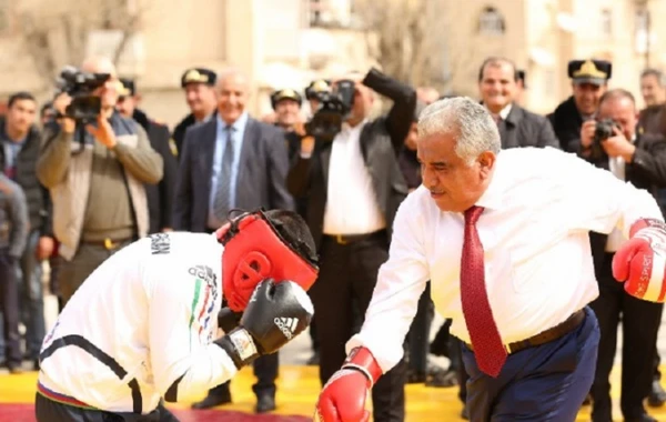 Əhəd Abıyev bayram tədbirində yumruqlarını işə saldı - FOTO