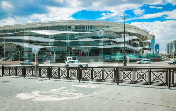 “Koroğlu” metro stansiyası qarşısında avtobus dayanacağı ləğv edilir (FOTO)