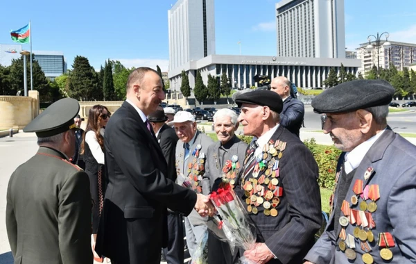 Prezident İlham Əliyev Qələbə günü mərasimində iştirak edib