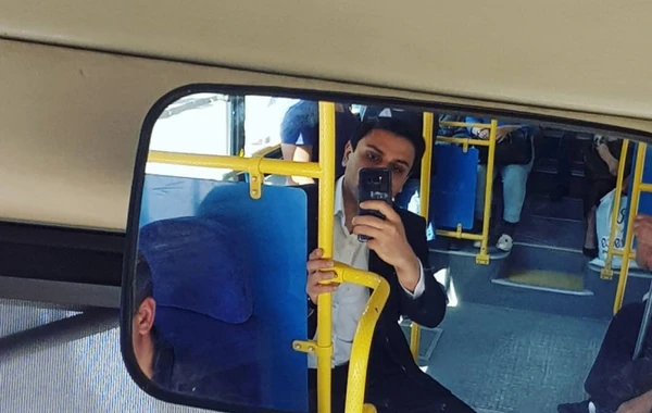 Azərbaycanlı icra başçısı işə avtobusla gedir (FOTO)