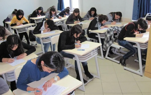 Dövlət qulluğuna qəbul üçün test imtahanı keçirilib