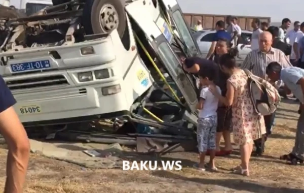 Bakıda dəhşətli avtobus qəzasında 17 nəfər yaralanıb (YENİLƏNİB) – VİDEO