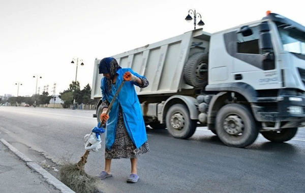 Bakıda daha bir süpürgəçini maşın vurub öldürdü