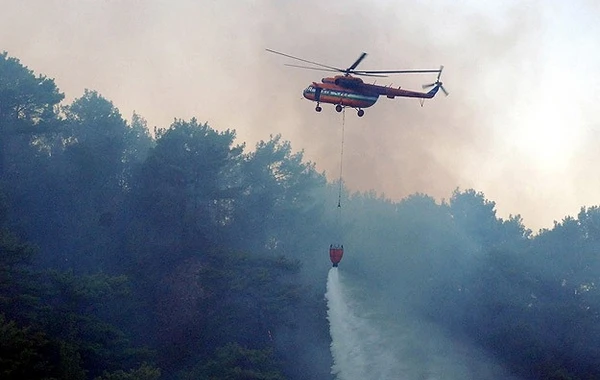 Azərbaycanın ən əhəmiyyətli yollarından birində yanğın başladı: Helikopter havaya qalxdı