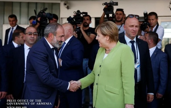 Angela Merkel Yerevanda (VİDEO)