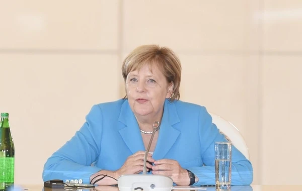 Angela Merkel Şəhidlər xiyabanını ziyarət edib