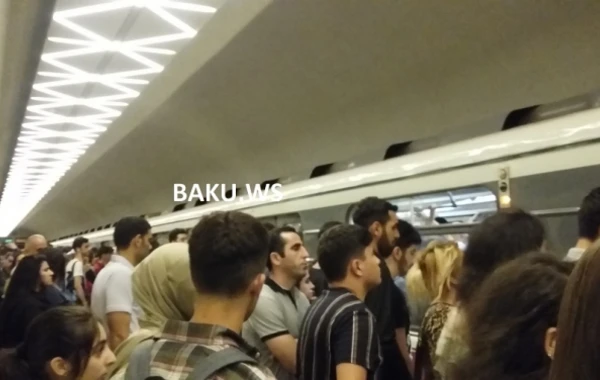 Bakı metrosunda sərnişin sıxlığı yaranıb - VİDEO