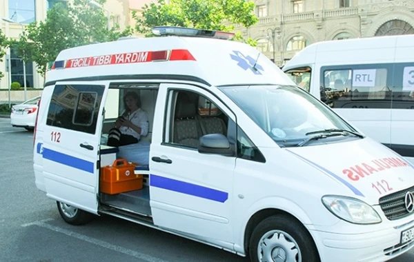 Bakıda ikinci sinif şagirdi sosiska yeyərkən boğuldu və dili qatlandı