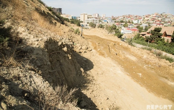 Badamdarda sürüşmə zonasında SON VƏZİYYƏT:  Torpaq qatı asfaltın üstünə qədər gəlib (FOTO) - YENİLƏNİB