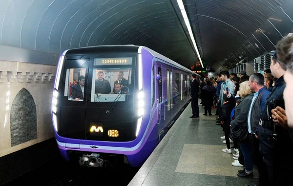 Metroda sıxlıq yarandı, "28 may" stansiyasına giriş bağlanıb