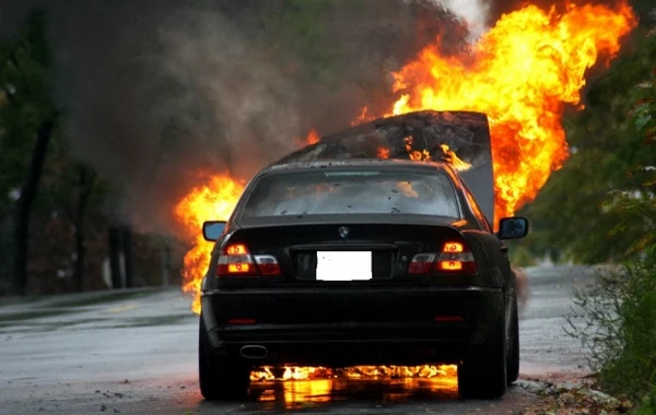 Yeni Yaşmada BMW yanıb