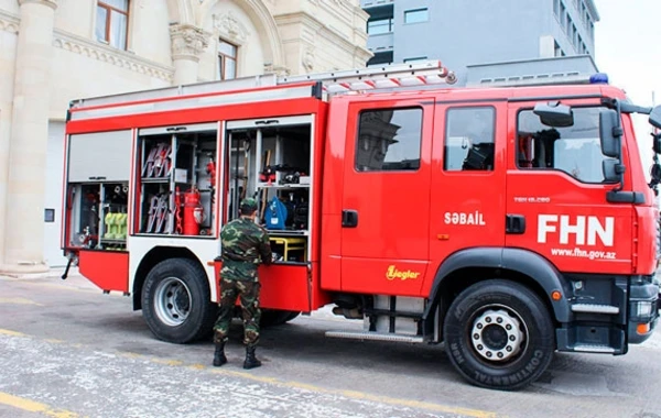 Bakıda çoxmərtəbəli yaşayış binasında yanğın olub, 20 nəfər təxliyyə edilib