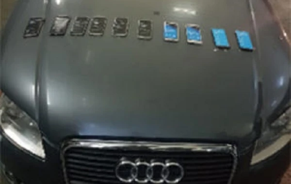 "Audi"də qanunsuz yolla ölkəyə keçirilən mobil telefonlar müsadirə olundu -VİDEO