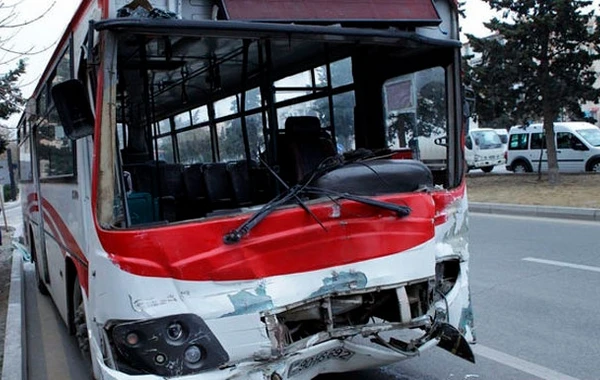 SON DƏQİQƏ: Avtobus TIR-a çırpıldı – Yaralılar var