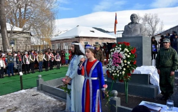 Gürcüstan höküməti QƏRAR verdi: Azərbaycanlıların qatilinin büstü götürüləcək