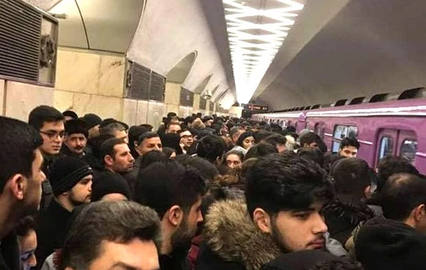 Bakı metrosunda texniki problem– Sərnişinlər boşaldıldı