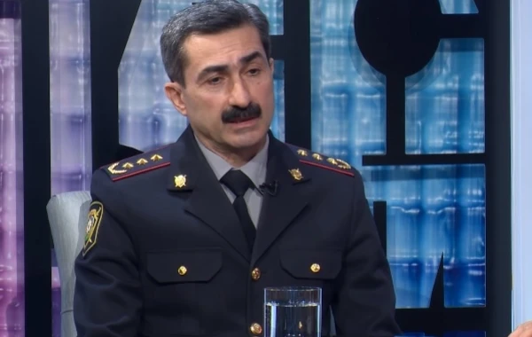 Kamran Əliyev təhlükəsizlik kəməri taxmayanları qınadı: “Şalvarınıza kəmər taxmırsız?” (VİDEO)