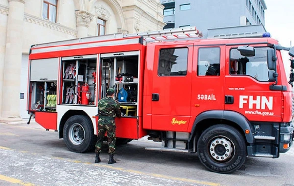 Beşmərtəbəli yaşayış binasında yanğın