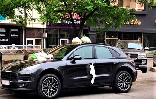 Bakıda "Porsche" sürücüsü sakinləri qəzəbləndirdi - Belə cəzalandırdılar  (FOTO) 