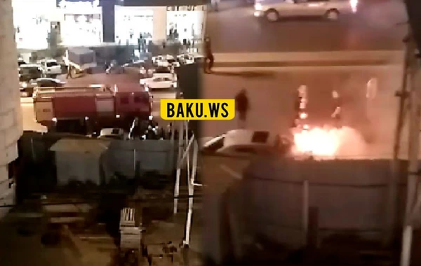 Bakıda "Mercedes" yandı – VİDEO