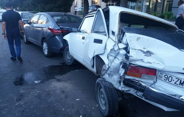 Bakıda zəncirvari qəza olub - FOTO