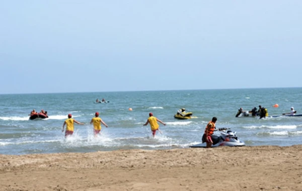 Bakı çimərliyində turistlər çətin anlar yaşadı