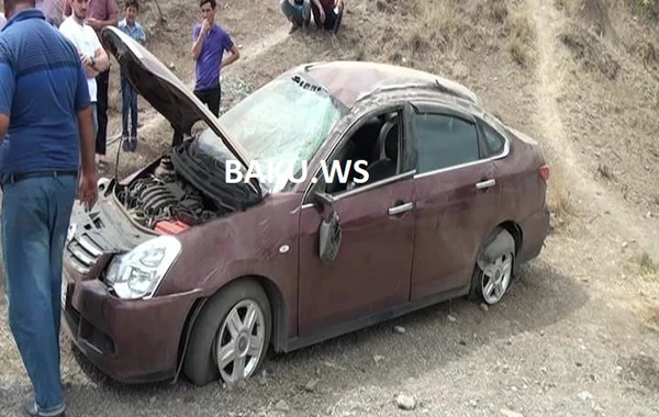 "Nissan" yoldan çıxıb qəza etdi - Yaralılar var - VİDEO (YENİLƏNİB)