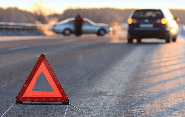 Yolu keçmək istəyən 50 yaşlı qadını maşın vurdu