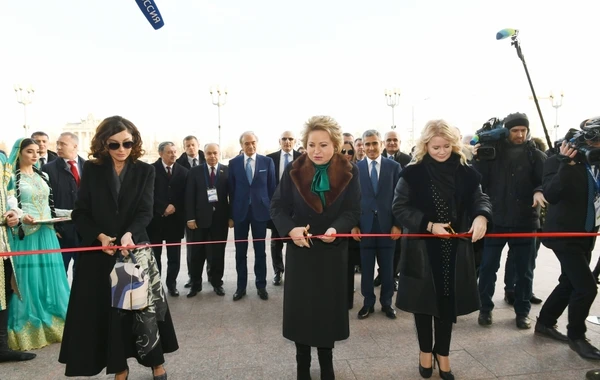 Mehriban Əliyeva Moskvanın Xalq Təsərrüfatı Nailiyyətləri Sərgisində “Azərbaycan” pavilyonunun açılışında - FOTO